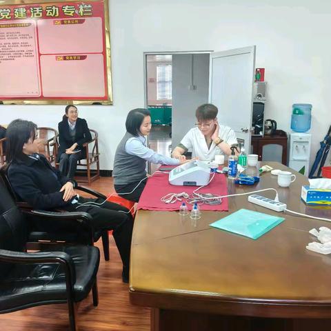 云浮分行机关开展健康咨询活动