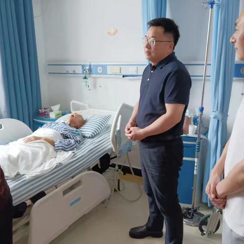 县林业局主要领导看望住院老同志