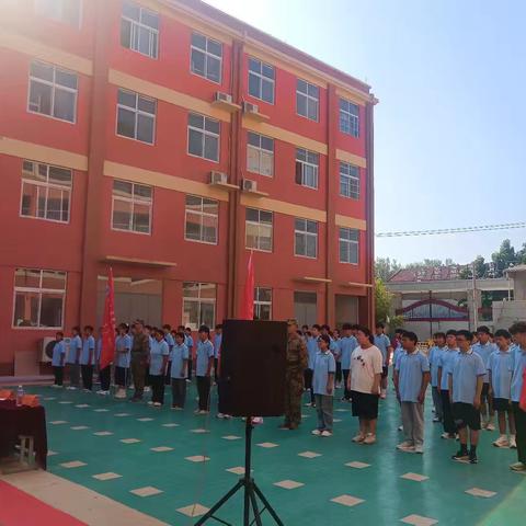 封丘县光亚高级中学 2025级高一新生军训开营仪式