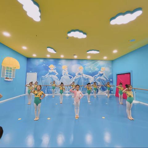 云芝舞盛特校区8班汇报课