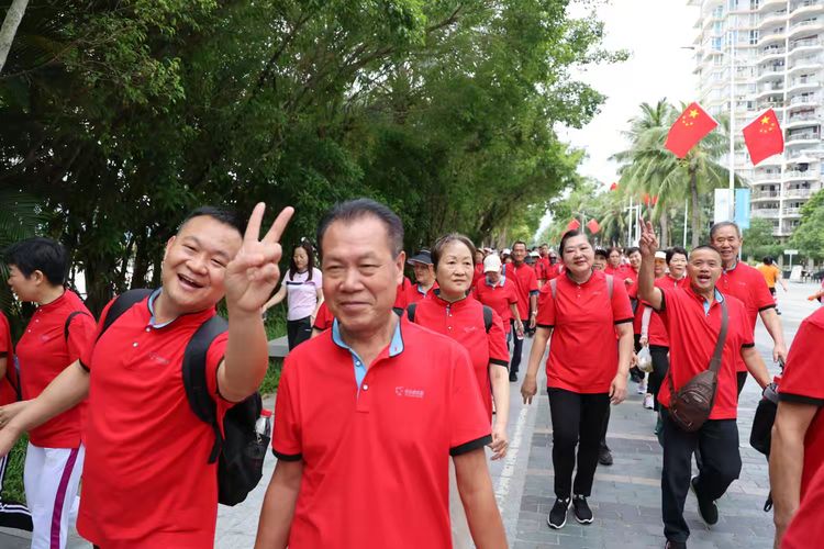 简篇-九九重阳节,欢乐健步行一一海涛老协参加社区重阳节健步行活动