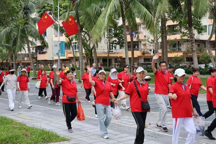简篇-九九重阳节,欢乐健步行一一海涛老协参加社区重阳节健步行活动