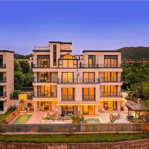 佛山美的鹭湖•联排（花园通）12房19床独栋别墅•暖水泡池•独立KTV房•滑梯直下泳池•10米冲浪泳池·双泳池·街机（1街1号/1街2号）