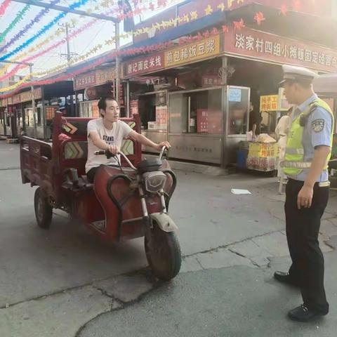 一盔一带   安全常在——高新交警大队