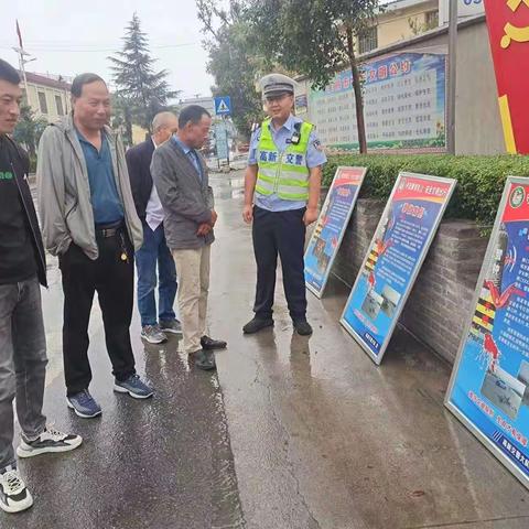 阴雨天气危险多 交通宣传不能停——宝鸡高新交警大队