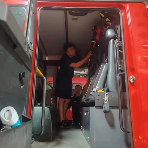 军粮城消防救援站开展营区安全及防汛工作大检查