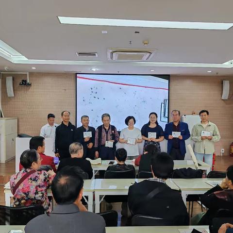 万盛 举行会员大会暨山水画培训