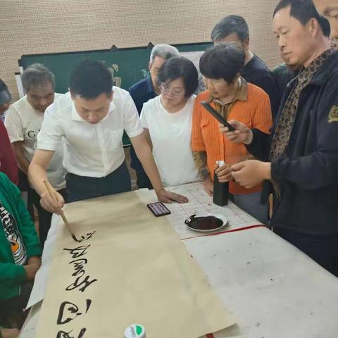 万盛老年书画研究会 开展学习活动