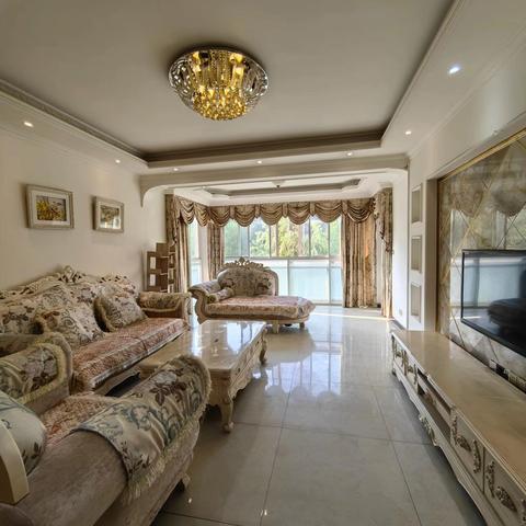 出租 : 万达旁，新城一号16000/年，精装3/2/2，1梯2户洋房，3台空调，☎️668274