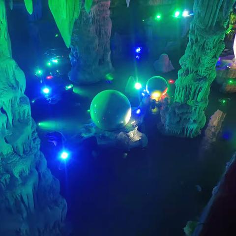 九龙叠翠迎乡彦 众贤同游话故园