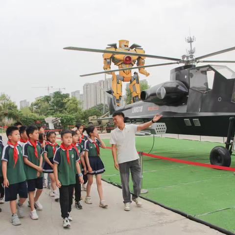 红领巾寻访伟大成就 做新时代国防少年——新郑市正商外国语小学研学国防教育基地