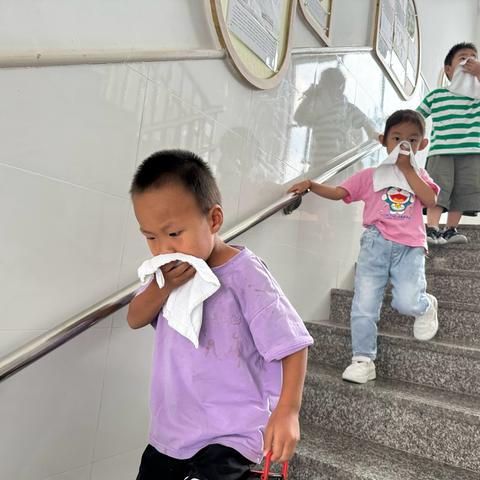 消防安全记心间 —— 安吉县杭垓中心幼儿园开展消防安全演练活动