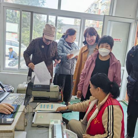 【和美金河】重阳暖夕阳！金河社区“送温暖·送微笑”公益摄影定格长辈幸福