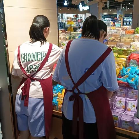 夏日大冒险 探索新领域 ---704班“在实践中成长”社会实践活动 （王思懿）