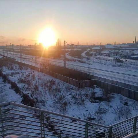 新香坊街道铁路护路队在岗在位确保春运安全