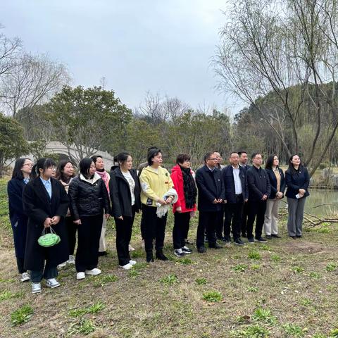 南通市住房公积金管理中心与南通农行开展“‘植’此青绿 金·穗惠民”主题党日活动