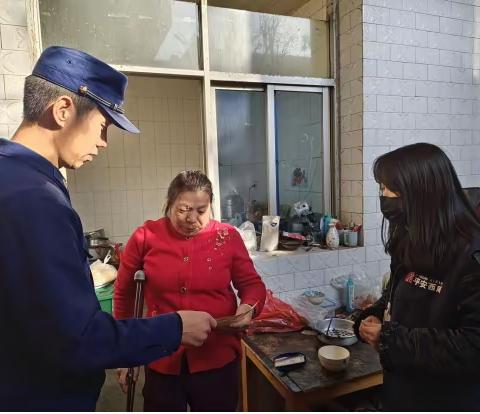 创建平安和谐的社会 网格员+消防员   双员共同筑牢安全“防火墙”