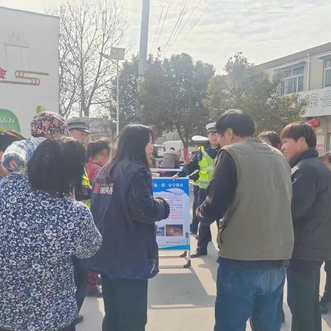 “一盔一带”守护出行 网格传递安全知识