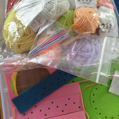 课堂小手工“穿针引线”