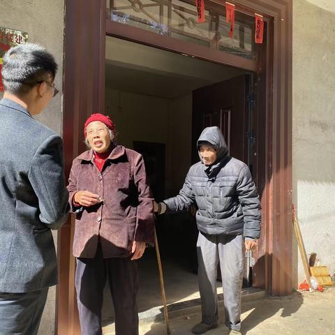 罗江乡太坪村文明实践站开展走访慰问村里高龄老人专项志愿活动