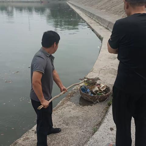 清理水面漂浮物，保护饮用水水源地