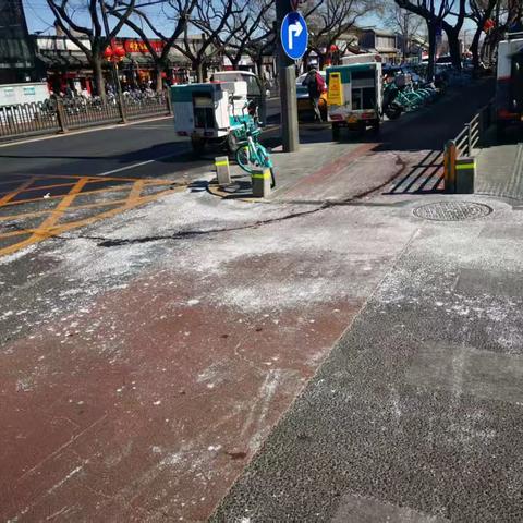 清理遗撒，确保道路恢复通畅