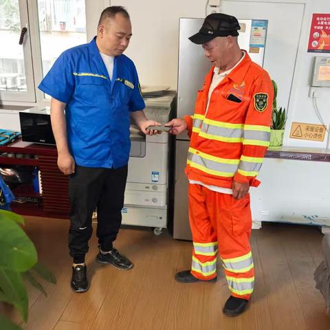 干路二班 拾金不昧，品德高尚