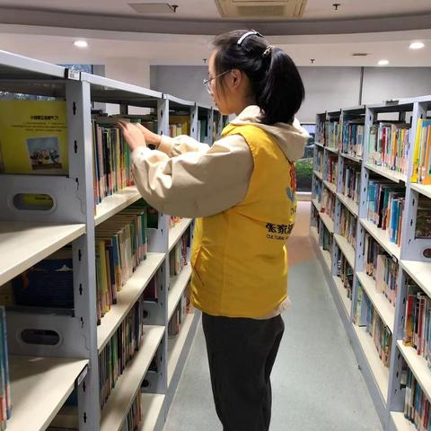 志愿服务  帮助别人，快乐自己 初三六班-叶落风随责任小组