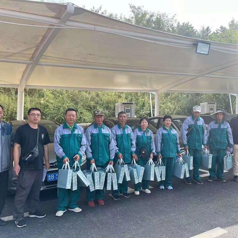 绿化一公司党支部组织开展中秋慰问活动