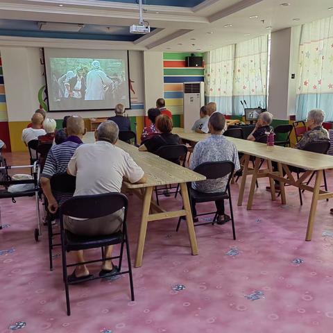 重温红色 传承敬老”||上街区敬老院开展红色观影活动