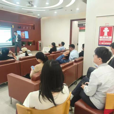 平湖支行开展“金融服务驿冬行”活动