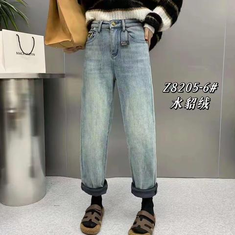 《时尚女裤柜组》叮铃铃，叮铃铃，2023接近尾声，这个圣诞邀请大家一起解锁“欢喜圣诞，献礼新年”狂欢派对 阳信信誉楼加盟店正式邀你一起狂欢。。。购起来……