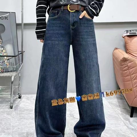 秋冬来临，温暖与时尚并存，快来为你的衣橱添一抹新色吧！