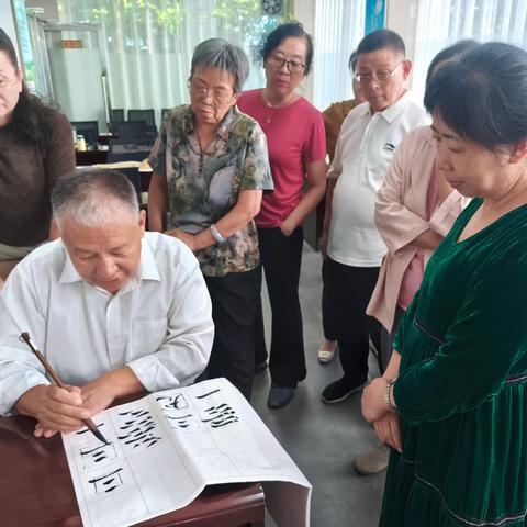 长治市老年大学税务分校书法班，2024年9月12号学习欧体笔画，双耳旁和单耳旁。