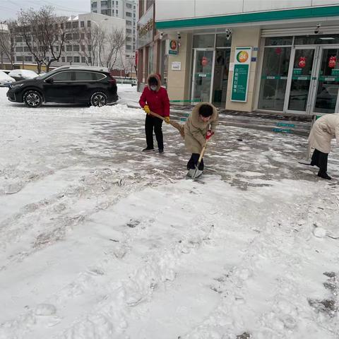 冬日暖人心 扫雪我先行