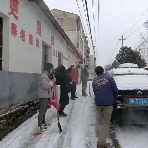 瑞雪兆丰年 扫雪保安全