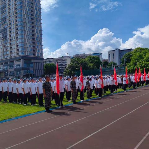 挟军训以遨游，抱美好而常终        龙岩一中高二（17）班军训小记