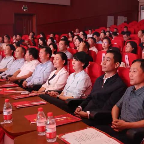 宝塔区民众剧团参演“庆祝中华人民共和国成立 75 周年暨全国人民代表大会成立 70 周年”文艺演出