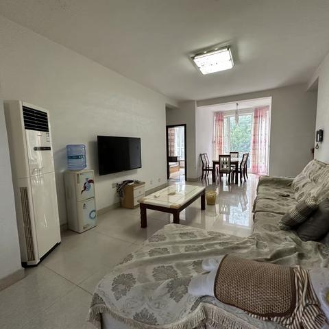 出租华陆世纪锦城 2/2/1简装修，房子干净整洁，3台空调，14500一年随时看房65991