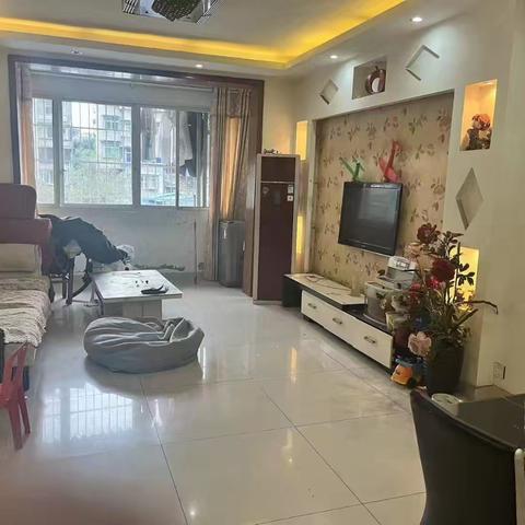 急租雕像旁边 蜀锦坊2楼，3/2/2 拎包入住，停大小车，12500一年，V6759