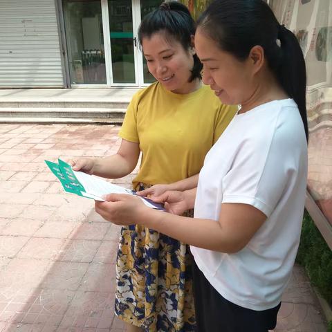 匡山街道匡山小区东街社区开展有害垃圾分类宣传活动