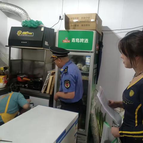 城管进社区-匡山街道城管科室联合匡山小区东街社区开展节前燃气安全检查工作