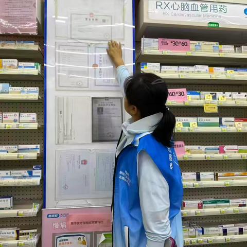 匡山小区东街社区开展“门前五包”检查行动