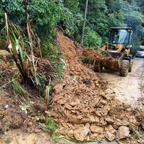 暴雨如注，双牌公路应急抢险保畅通