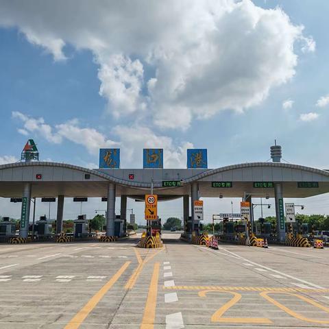 龙口港收费站建档溯源，提升大件车通行效率