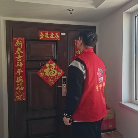 重工街道花千树社区开展楼道杂物清理专项行动