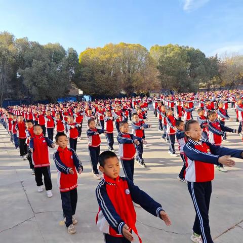 健体展风采，向上亦向阳——第七师高级中学义教部（一三一团中学）开展集体舞比赛