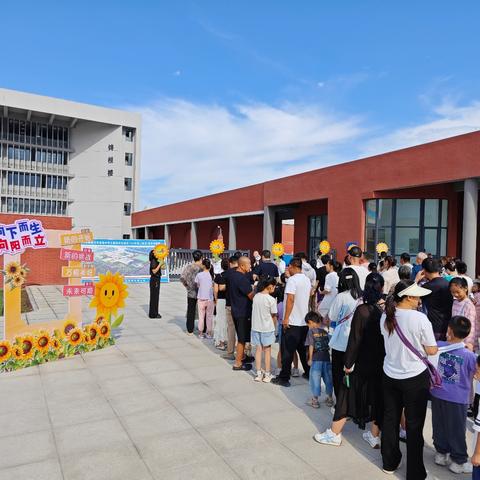 “探秘”天北新校园 家校携手谱新篇 ——第七师天北实验中学开展家长开放日活动