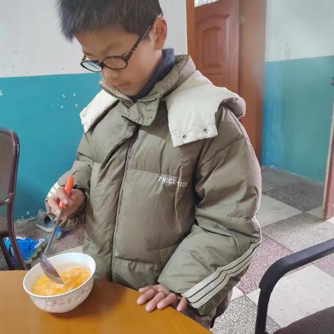 科学实验：平时吃的罐头是如何制作的呢？