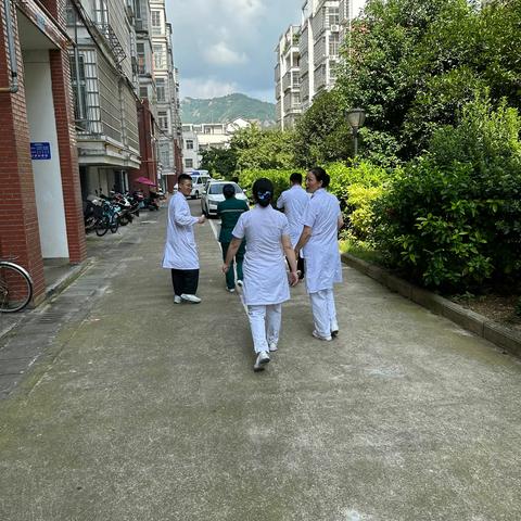 优质护理进家门，延伸服务暖人心